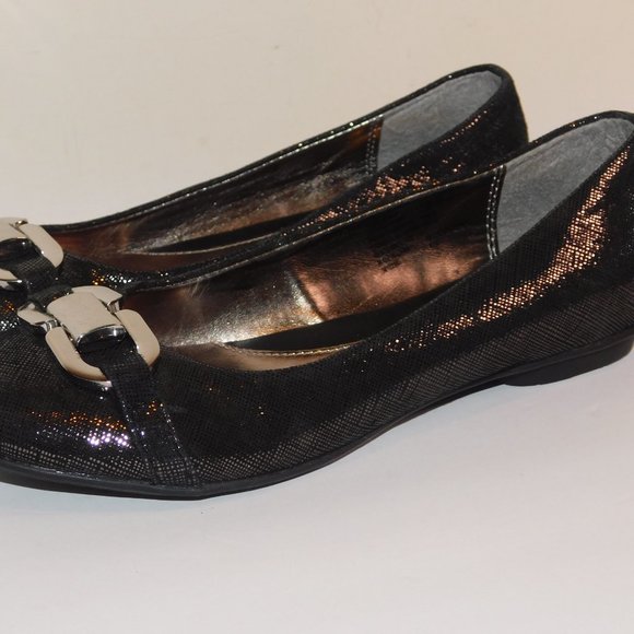 "SOLOS" By Softspots Metallic Black Leather Flats - Picture 4 of 11